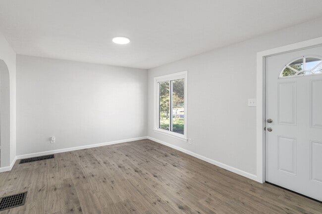 Photo - 1961 Dartmouth Ave