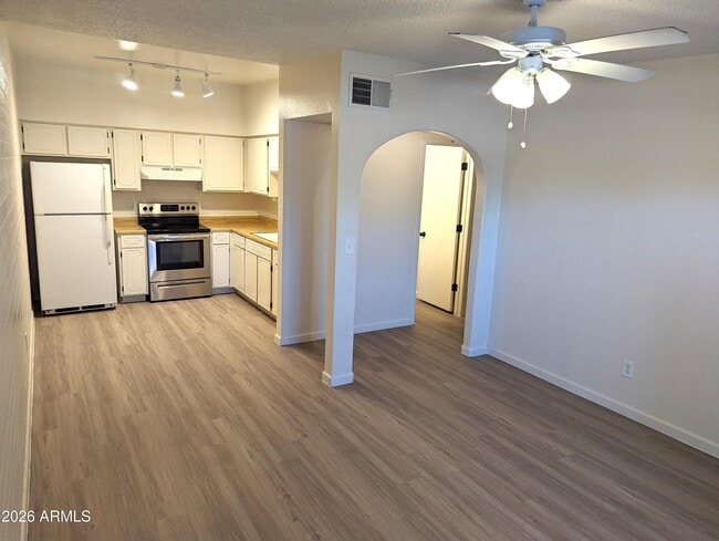 Photo - 1343 W 3rd St