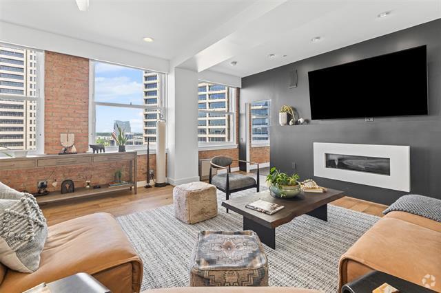 Building Photo - 411 W 7th St Unit 704 Rental