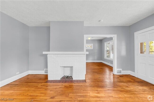 Building Photo - 3556 W 100th St Rental