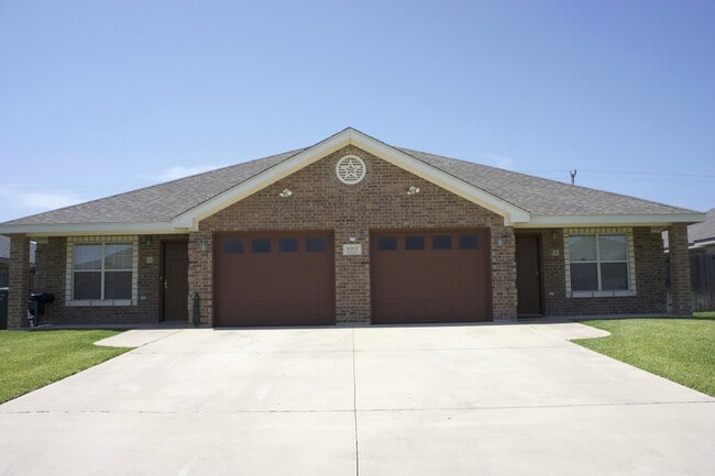 Building Photo - 3 Bedroom / 2 Bath Duplex – Clear Creek Area – Killeen, TX