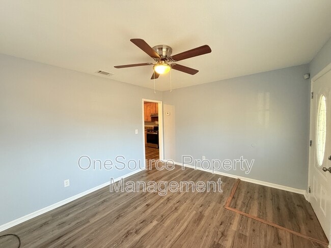 Photo - 209 Earnest St