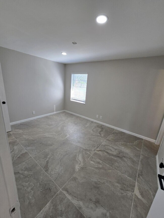 Photo - 4036 Luzon Ave