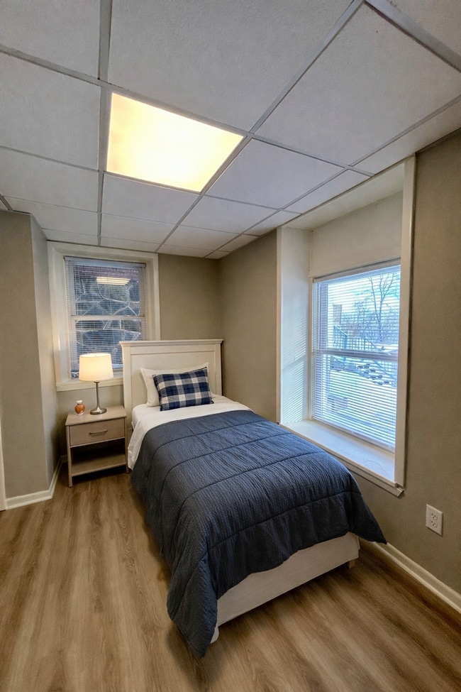 Photo - 820 W 4th St Unit #3