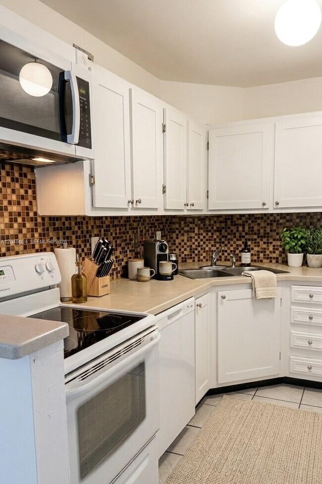 3105 Oakland Shores Dr Unidad J205