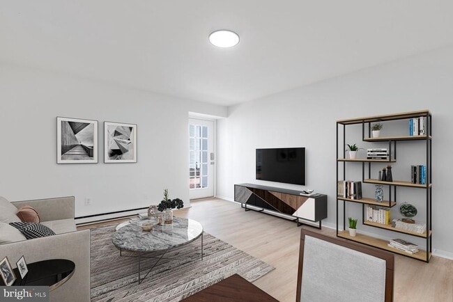 Building Photo - 207 S Patrick St Unit 202