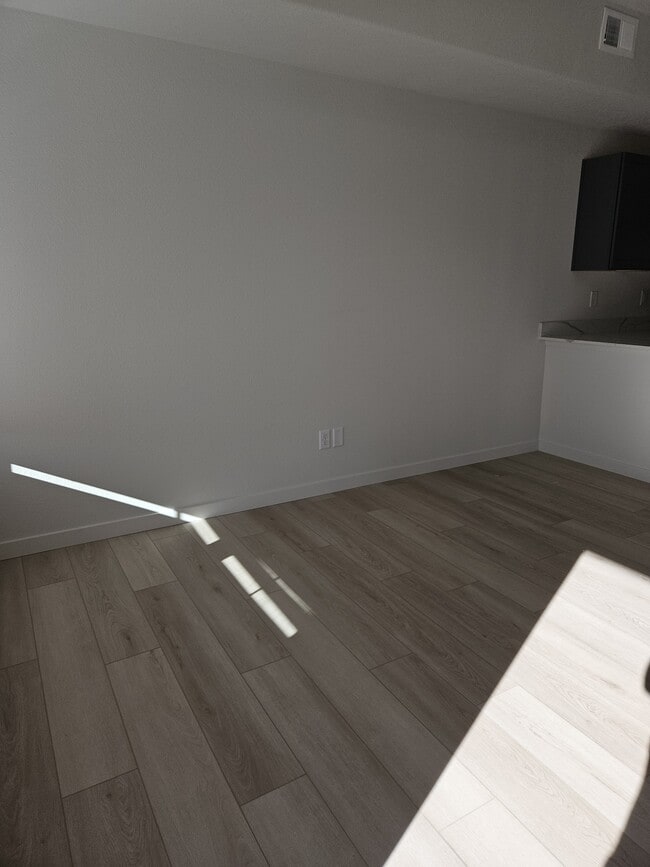 Photo - 1536 Elsie Jean Trl