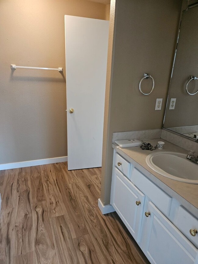 Photo - 3 Bedroom, 1 1/2 bath townhouse in Hillsboro