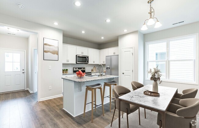 Building Photo - 3 Bedroom Triplex in Smithfield! Rental