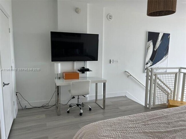 Photo - 253 NE 2nd St Unidad 253 NE 2nd St # 433
