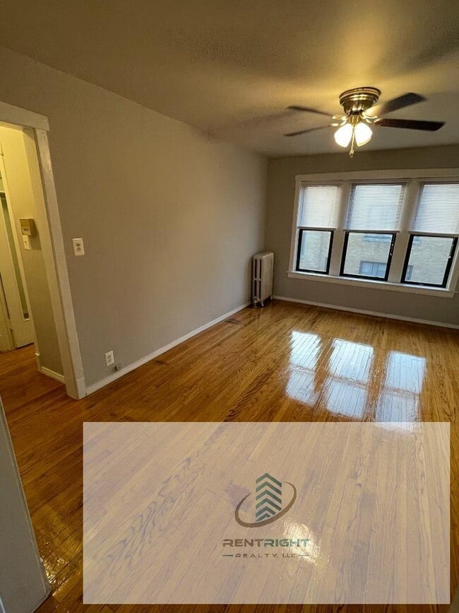Building Photo - 4015 W Melrose St Rental
