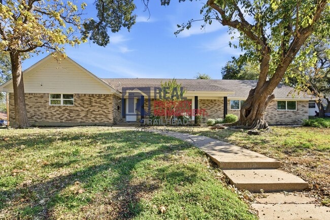 Building Photo - Spacious Modern 5 Bed / 2.5 Bath + 1 Bed /...