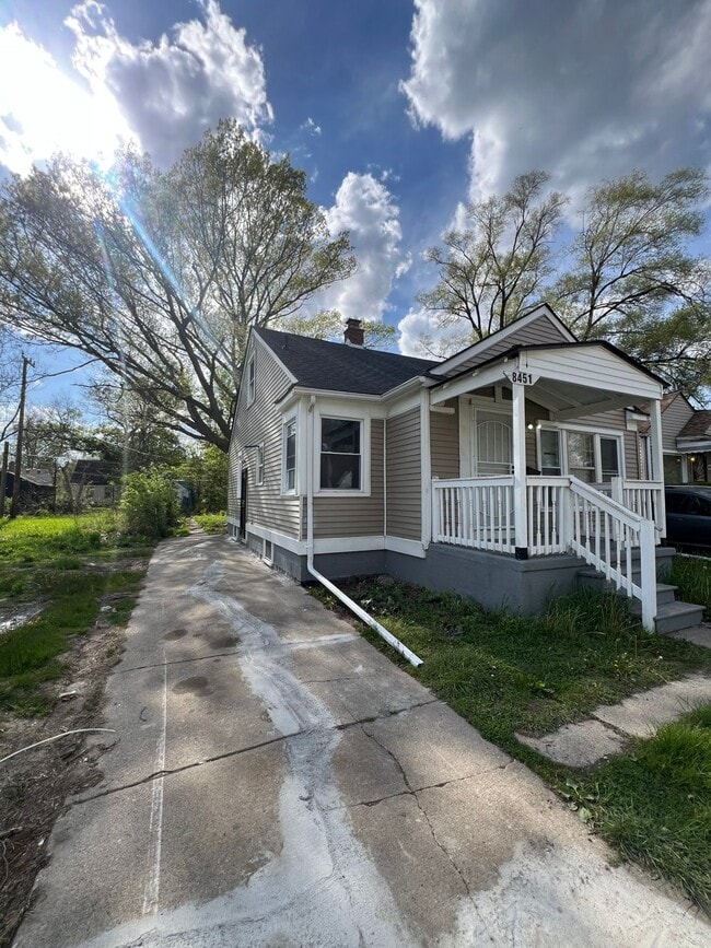 Photo - 8451 Rosemont Ave