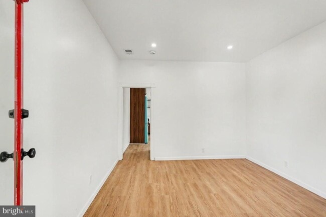 Photo - 3033 Barclay St