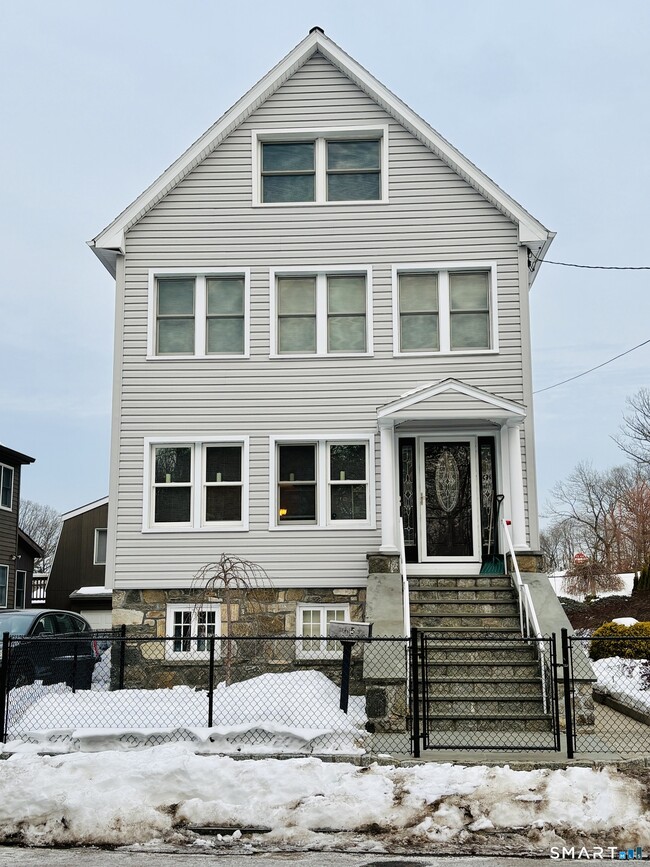 Building Photo - 45 Mead Ave Unit 2