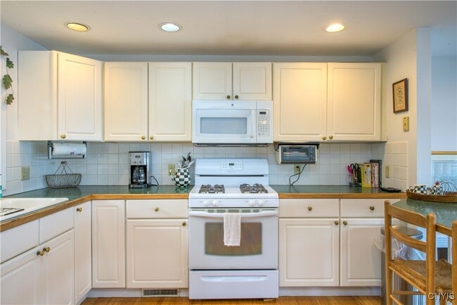 Photo - 1258 Greenfield Ln
