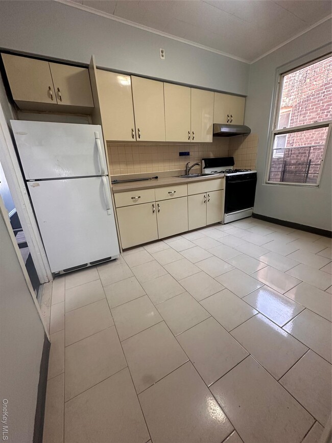 Photo - 110-11 101st Ave