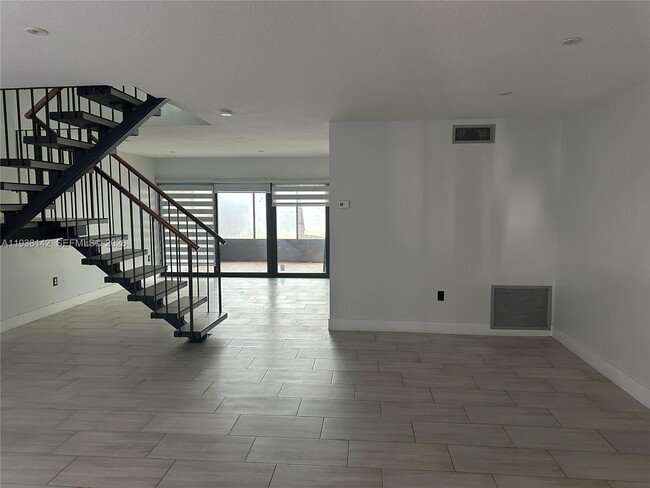 Photo - 6526 Kendale Lakes Dr