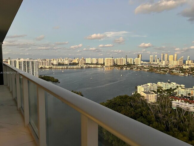 Photo - 16385 Biscayne Blvd