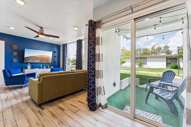 3242 E Camelback Rd Unit 105