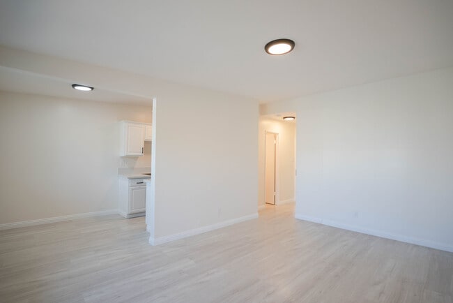 Building Photo - 825 W 167th St Unit 9