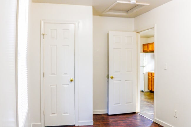 Photo - 835 Gladstone St