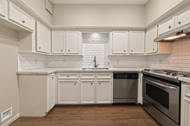 Photo - 2413 Potomac Dr