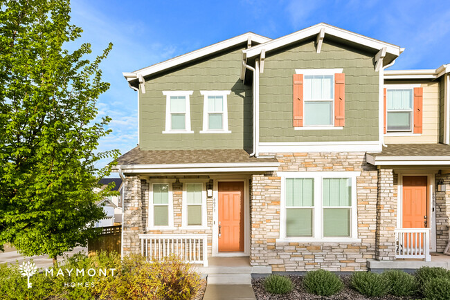 Modern 3-Bedroom Townhome - Modern 3-Bedroom Townhome