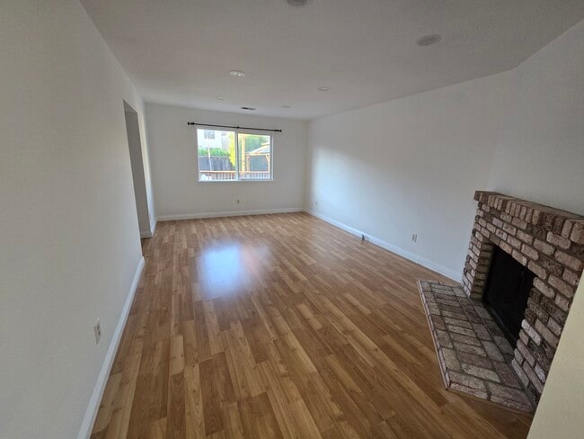 Photo - 8421 Locust Pl N