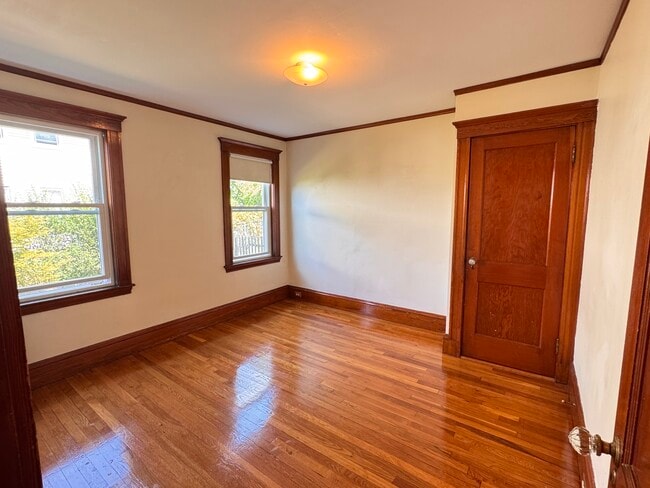 Building Photo - 343 Washington St Rental