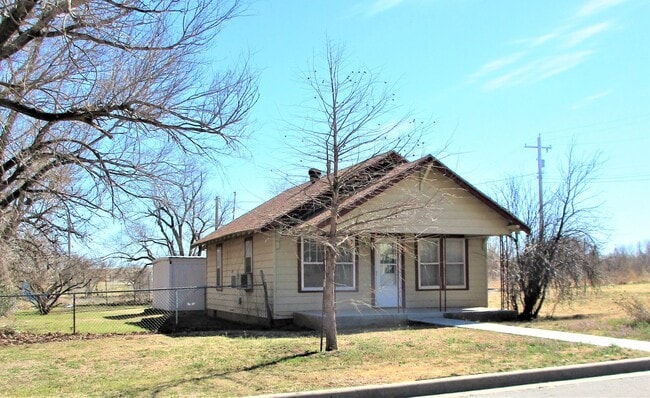 Cute 2 Bedroom, 1 Bath House - Cute 2 Bedroom, 1 Bath House