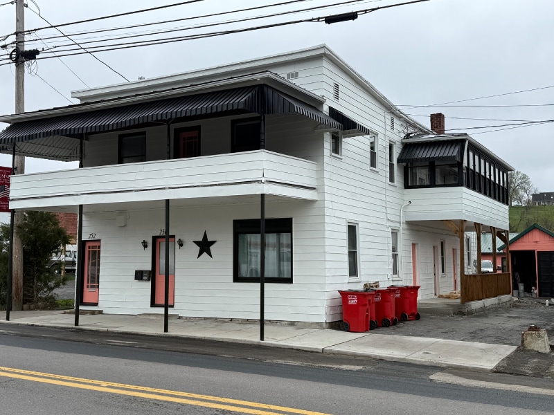 Photo - 252-260 W Main St Unidad 256