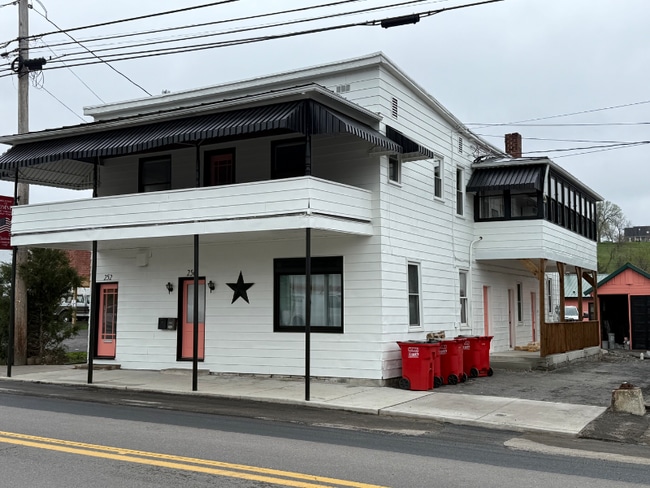 Building Photo - 252-260 W Main St