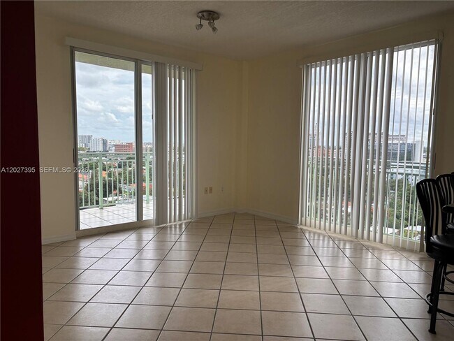Building Photo - 3500 Coral Way Unit PH01