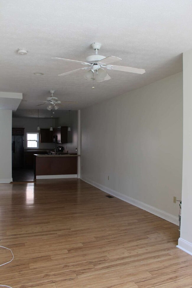 Building Photo - 1505 Sedgwick St Rental