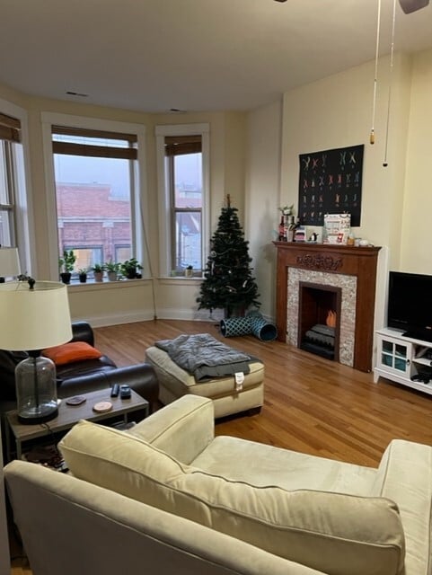 Photo - 1117 W Belmont Ave Unit 2