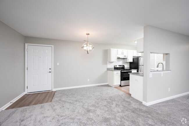 2BR, 2BA - 1,036SF - Dining Area / Kitchen