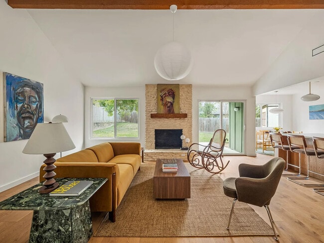 Building Photo - 10102 Warrington Cv