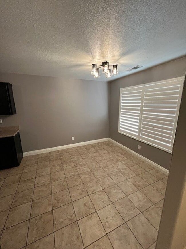 Photo - 402 N Amador St