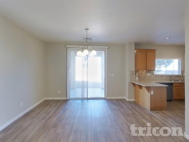 Photo - 11729 Giles St