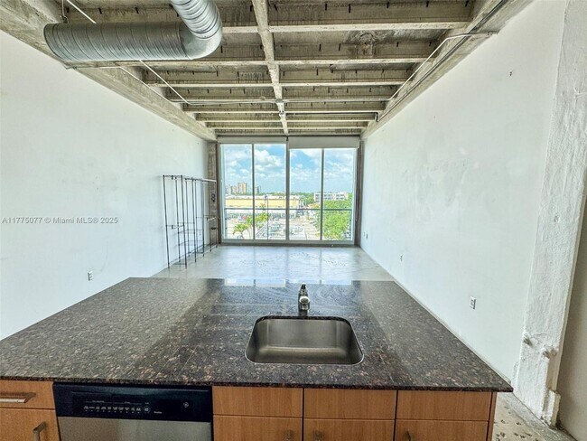 Building Photo - 8101 Biscayne Blvd Unit R411-R411 Rental
