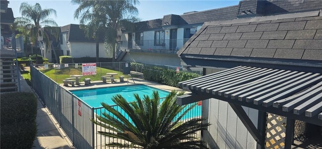 Photo - 1319 Oakwood Dr W Unit 12
