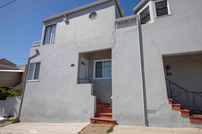 Building Photo - 700 Unit 704