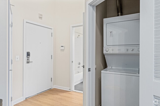 2BR, 2BA - 1,020SF - Laundry