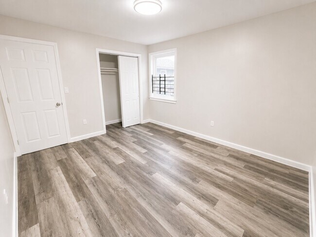 377 Clinton Pl Unidad 2