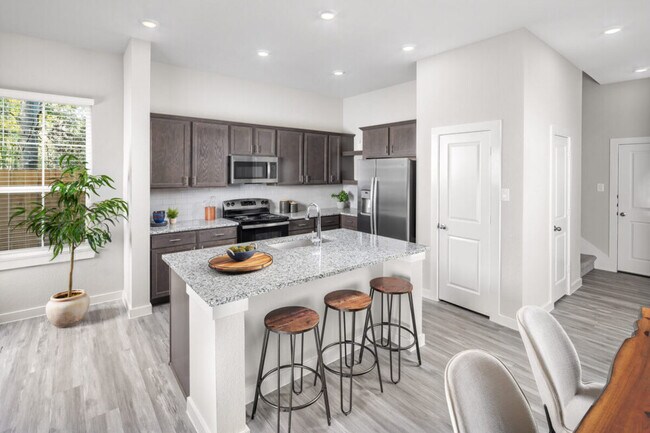 Building Photo - 9835 Willow Creek Commerce Dr Unit TWC1