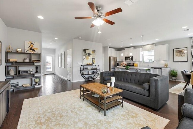 Photo - 429 Staunton Dr