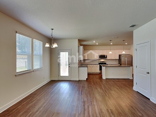 Photo - 105 Moultrie Crossing Ln