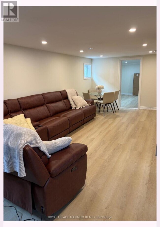 Photo - 121 Bolton Ave