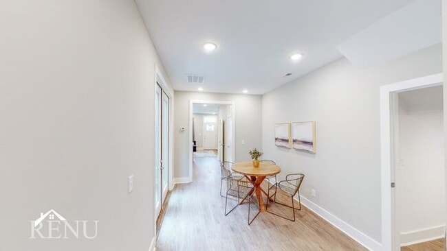 Photo - 2351 E 19th St